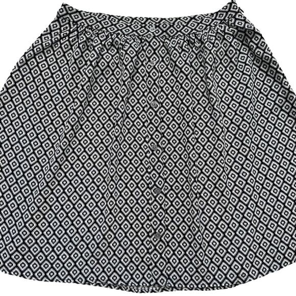 LOFT Outlet Skirt Black White Geometric Design Skater Circle Mini Size 4 NEW - Picture 7 of 10